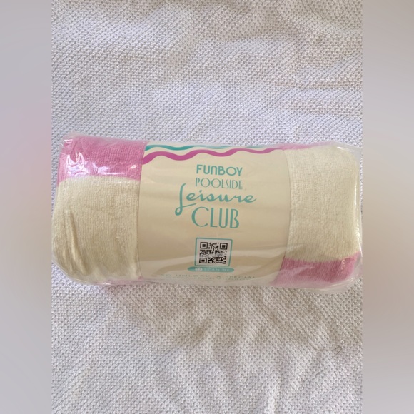 New Funboy Poolside Leisure Club Beach Towel - Picture 6 of 6